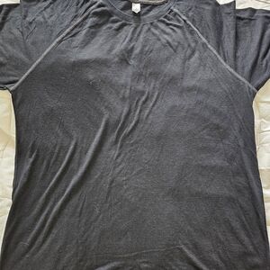 ALO Yoga Men's Charcoal Short Sleeve Tee